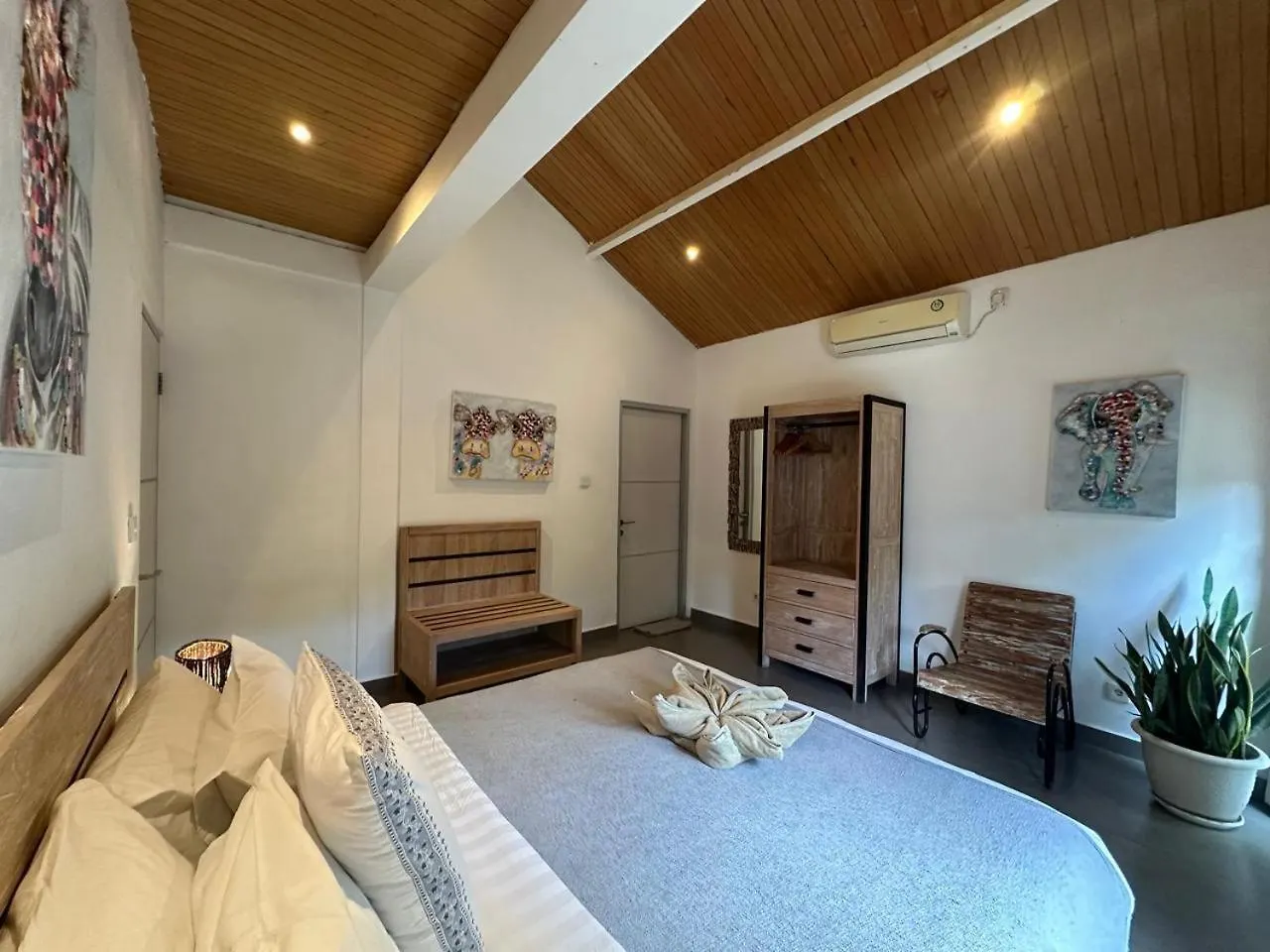 Seminyak 3 Bedrooms Villa Demen Private Pool
