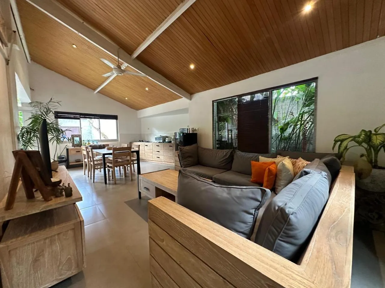Seminyak 3 Bedrooms Villa Demen Private Pool